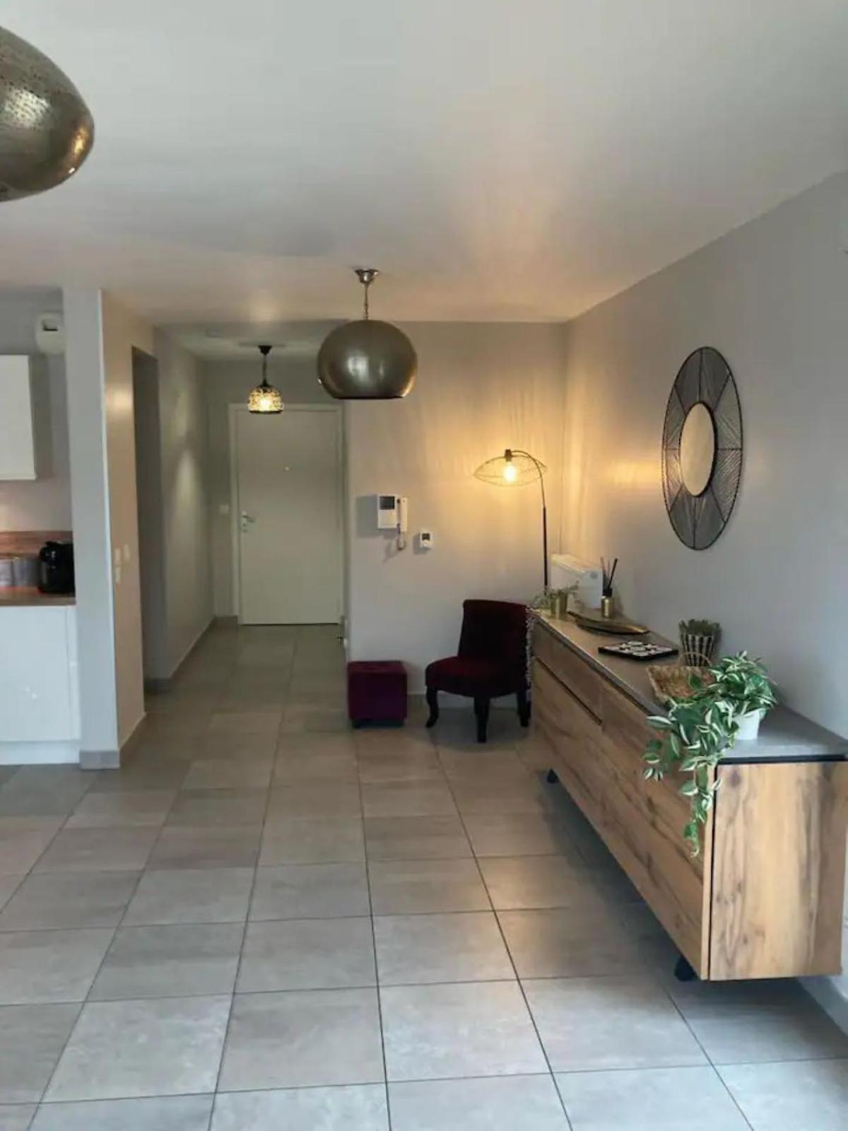 Standing 3 Chambres, Parkings, Terrasse Meyzieu Εξωτερικό φωτογραφία